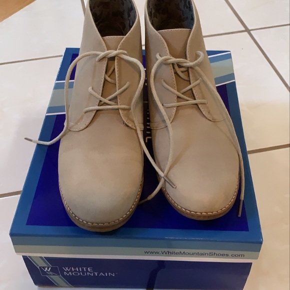 White Mountain taupe suede “Anderson Bootie” - Picture 3 of 7